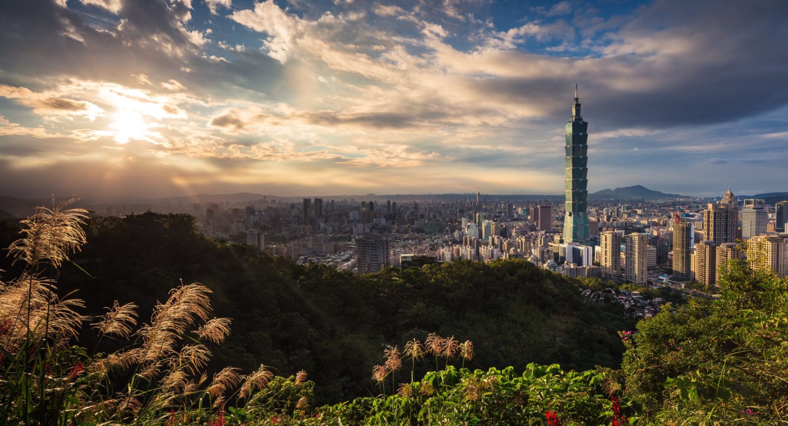 skyline view of Taipei Taiwan