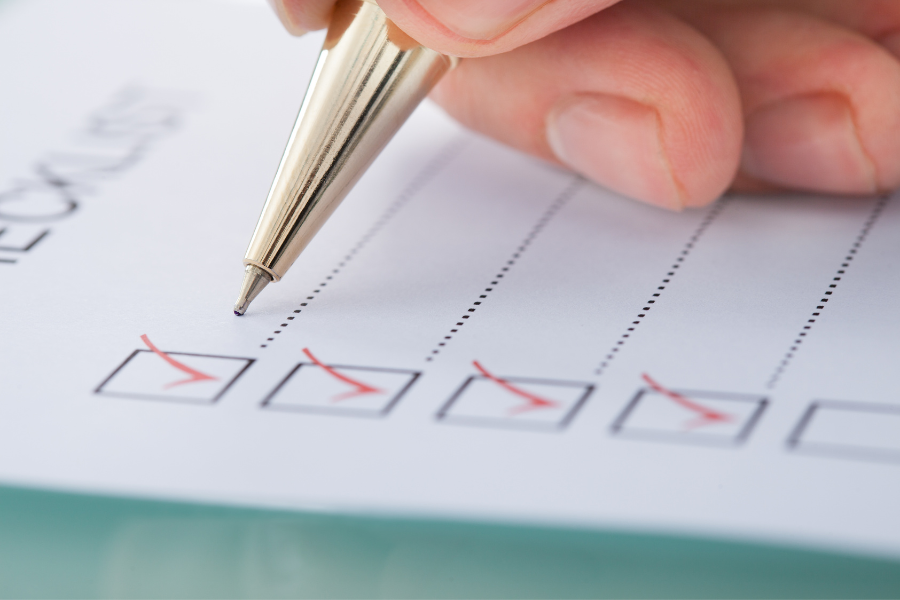human resource manager ticking checkboxes on an employee background checklist