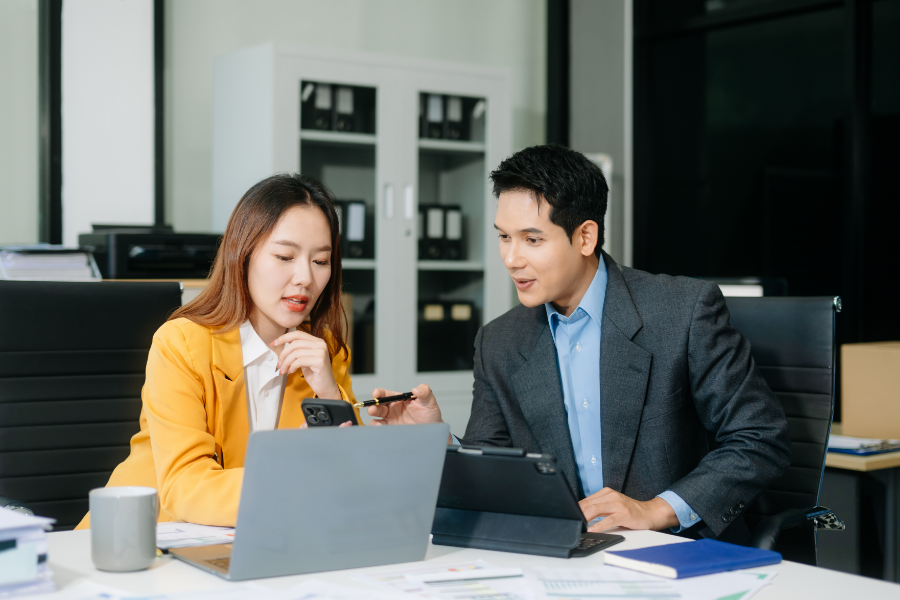 Two colleagues reviewing the work visa process in Japan